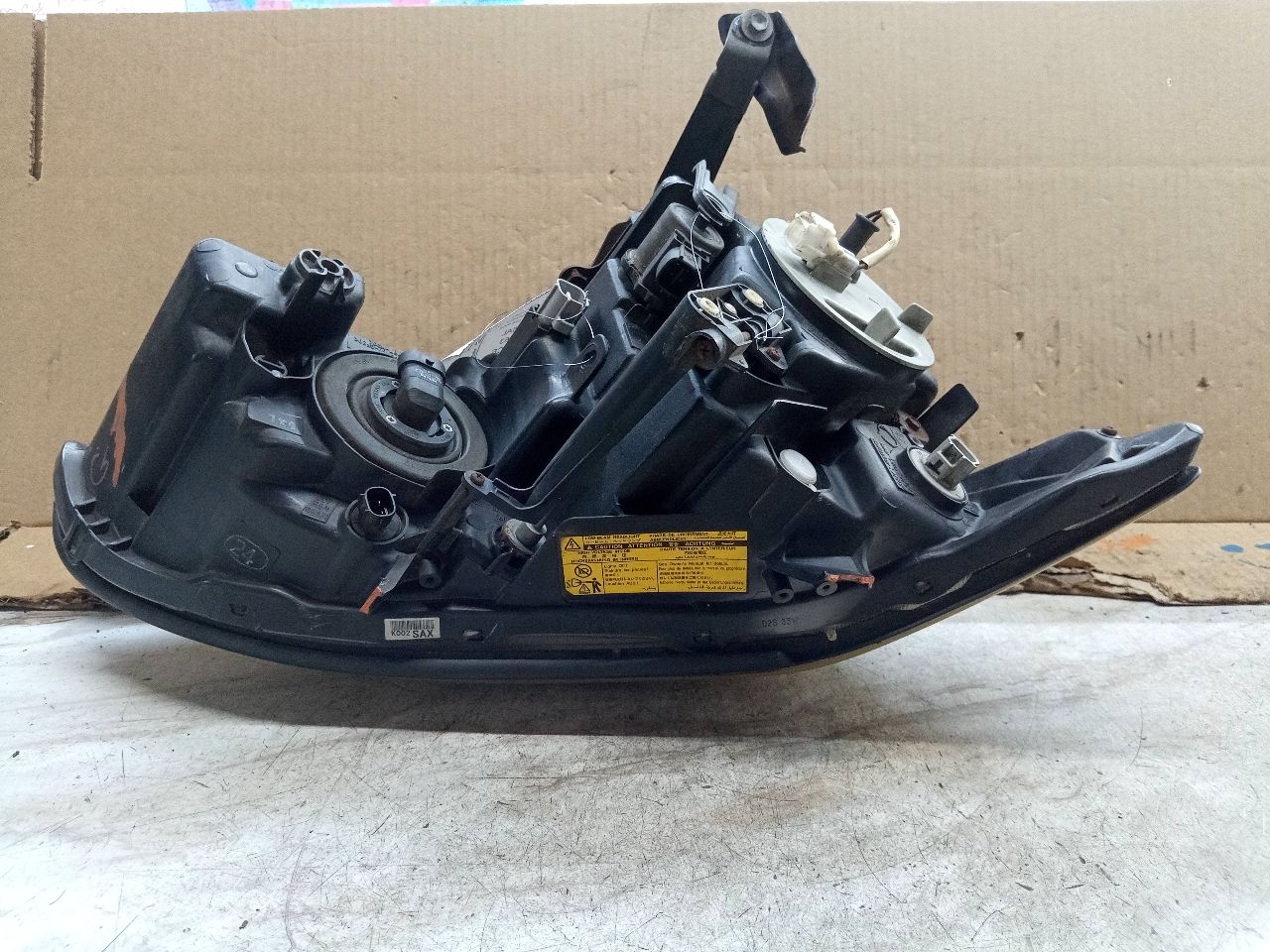 2006 LEXUS RX400H 6cyl electric 3.3 Left HEADLAMP ASSEMBLY - 209706 — photo 2