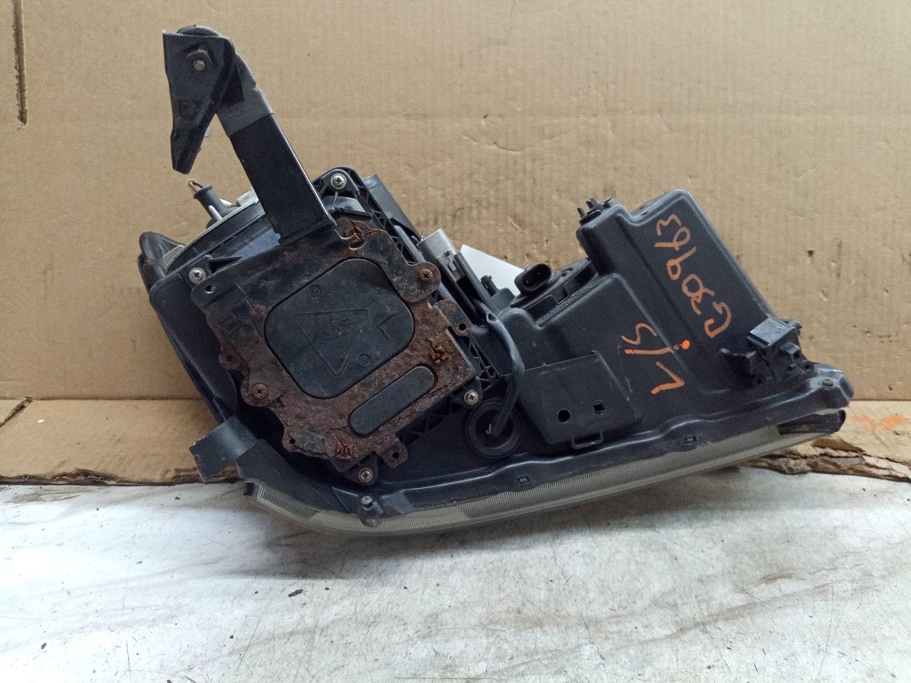 2006 LEXUS RX400H 6cyl electric 3.3 Left HEADLAMP ASSEMBLY - 209706 — photo 8