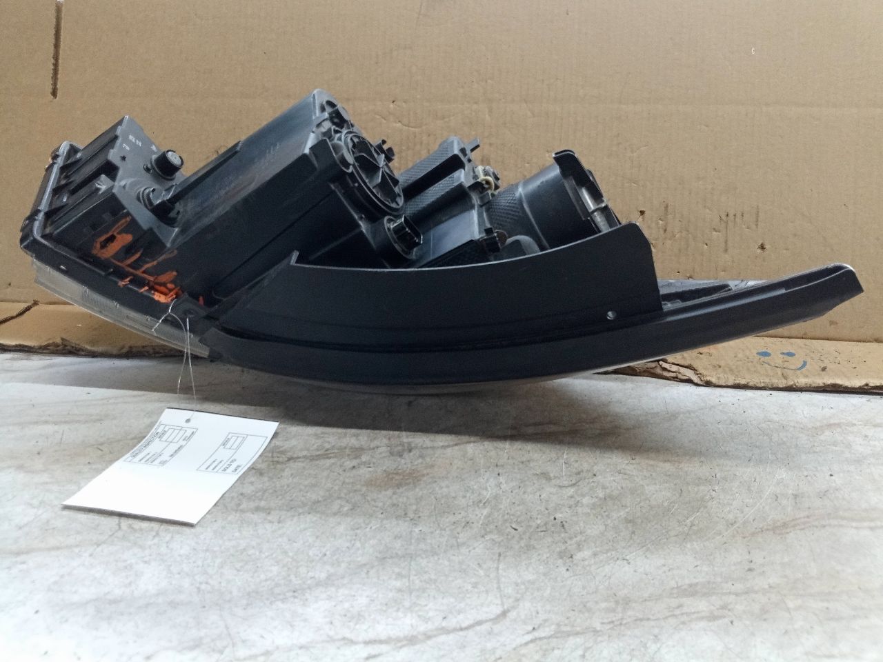 2016 KIA SEDONA Left HEADLAMP ASSEMBLY - 210046 — photo 2