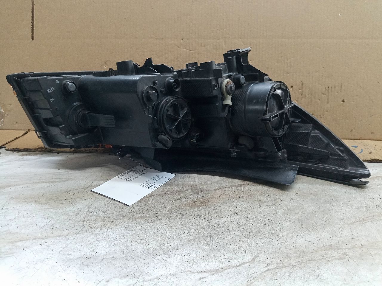 2016 KIA SEDONA Left HEADLAMP ASSEMBLY - 210046 — photo 4