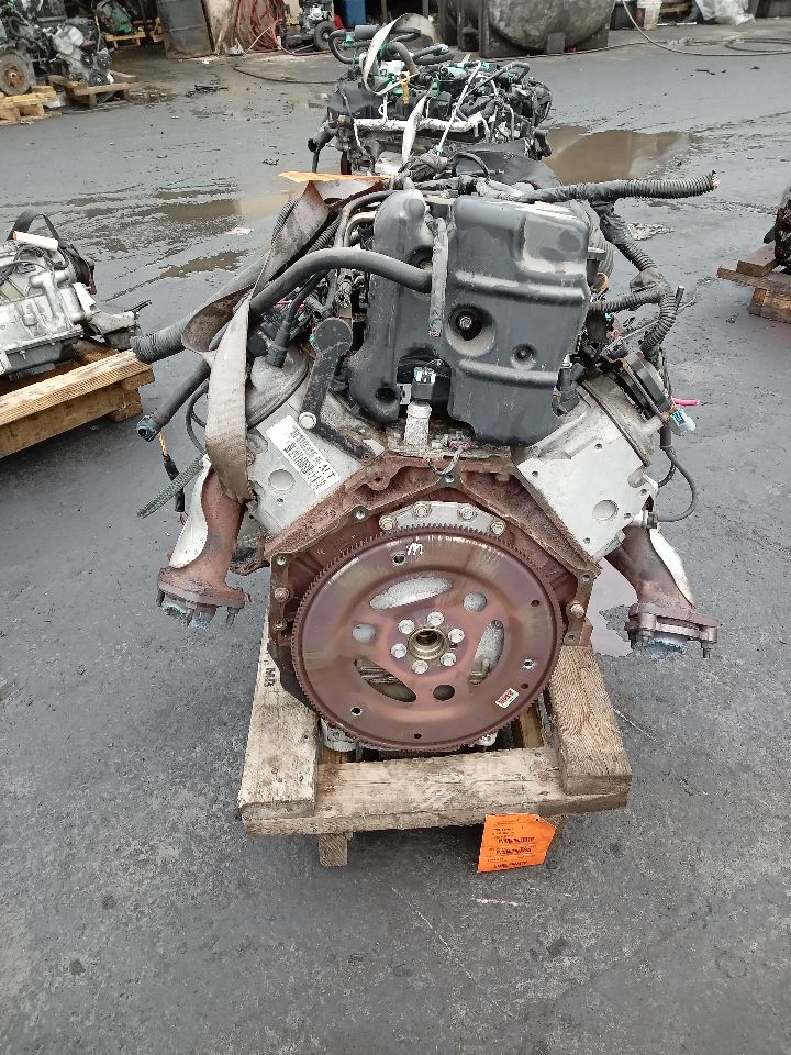 2010 GMC YUKON 8cyl Gasoline 5.3 FLEX ENGINE ASSEMBLY - 210279 — photo 2