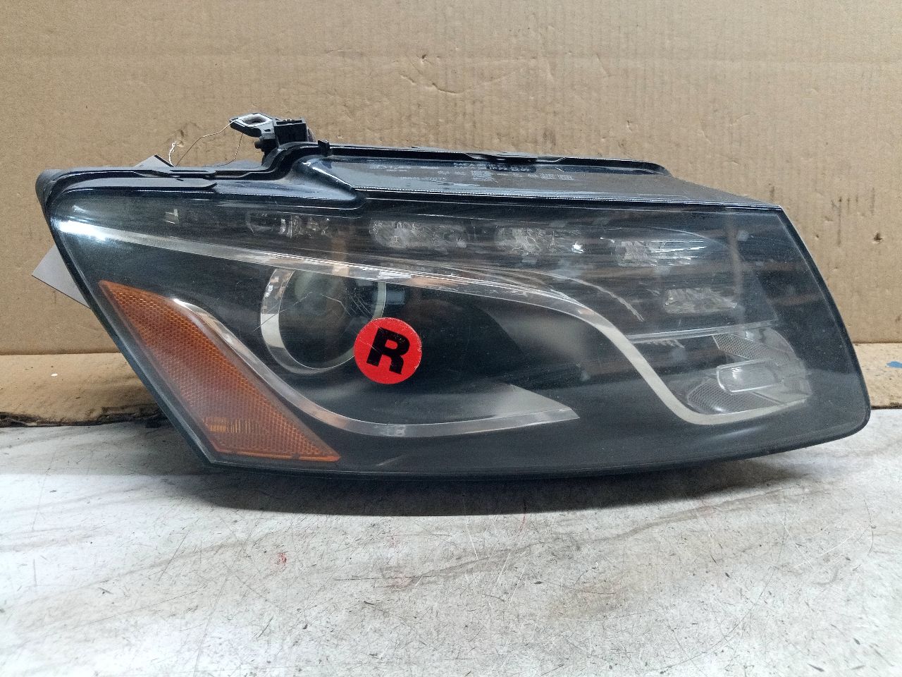 2011 AUDI Q5 6cyl Gasoline 3.2 Right HEADLAMP ASSEMBLY - 211076
