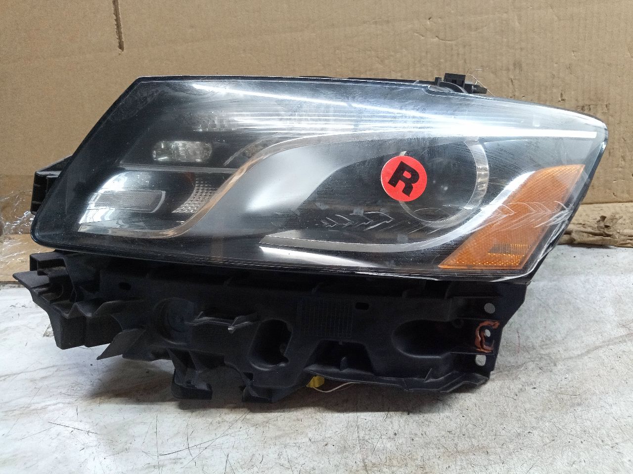 2010 AUDI Q5 6cyl Gasoline 3.2 Right HEADLAMP ASSEMBLY - 211136