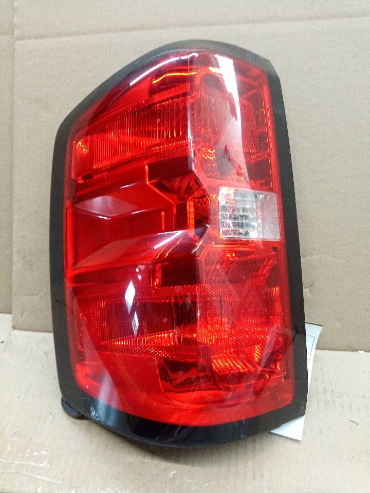 2019 CHEVROLET SILVERADO 1500 PICKUP 5.3L 8cyl Gasoline VVT Left TAIL LAMP - 211339