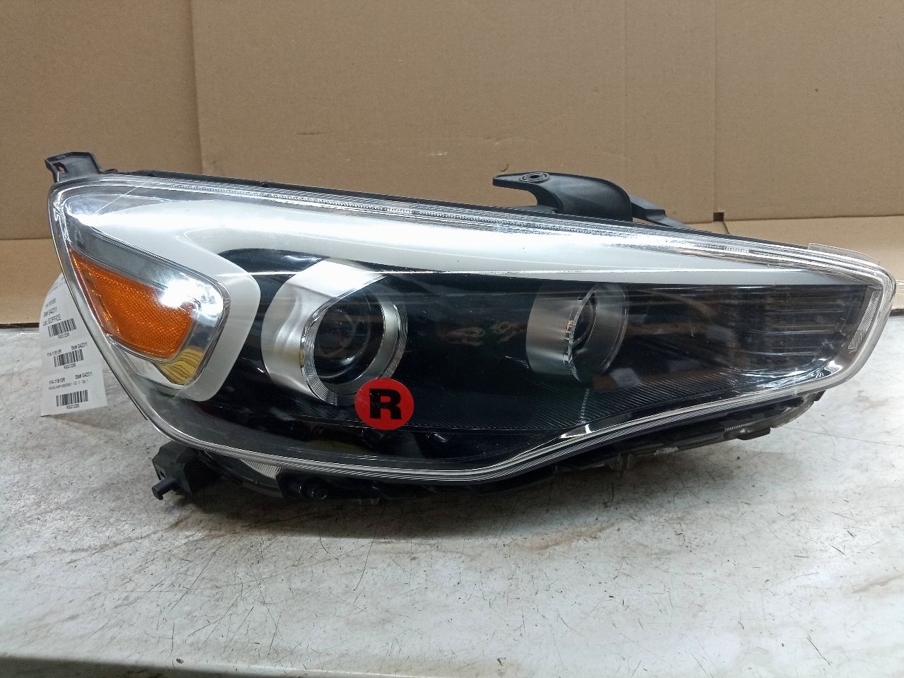 2014 KIA CADENZA 6cyl Gasoline 3.3 Right HEADLAMP ASSEMBLY - 212295