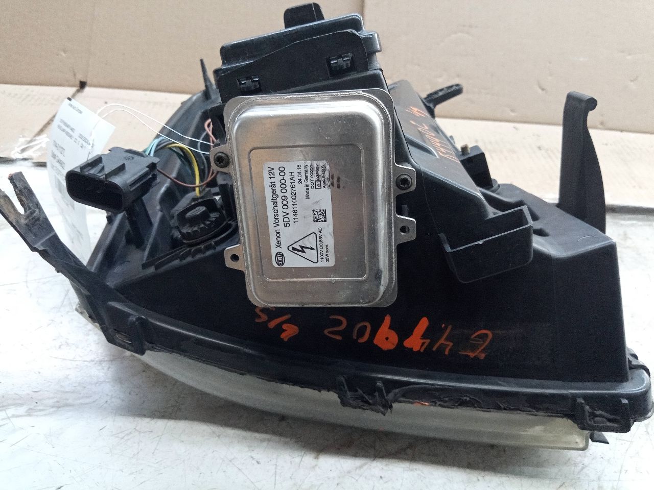 2008 CADILLAC ESCALADE ESV 8cyl 6.2 liter gasoline Left HEADLAMP ASSEMBLY - 212665 — photo 5