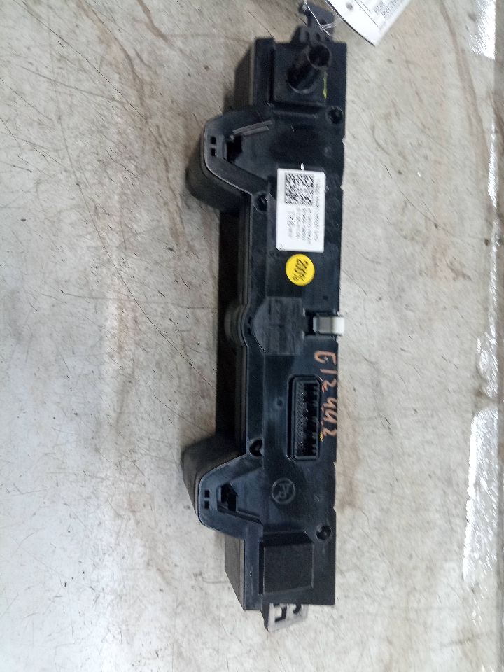 2019 GENESIS G70 2.0L 4cyl Turbo Gasoline TEMP CONTROL - 212879 — photo 2