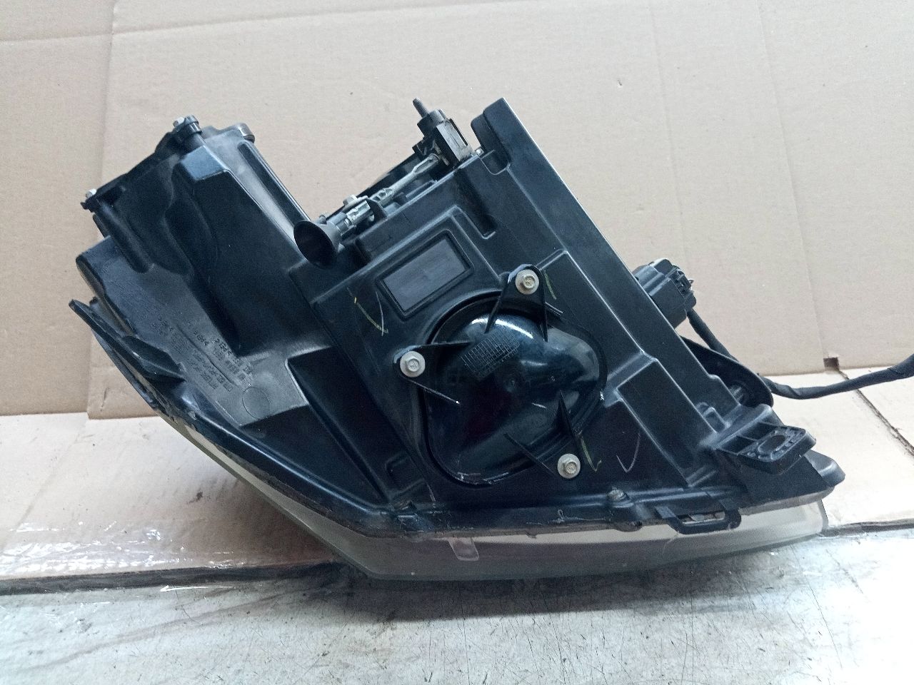 2011 CADILLAC CTS 6cyl Gasoline 3.0 Left HEADLAMP ASSEMBLY - 212899 — photo 5