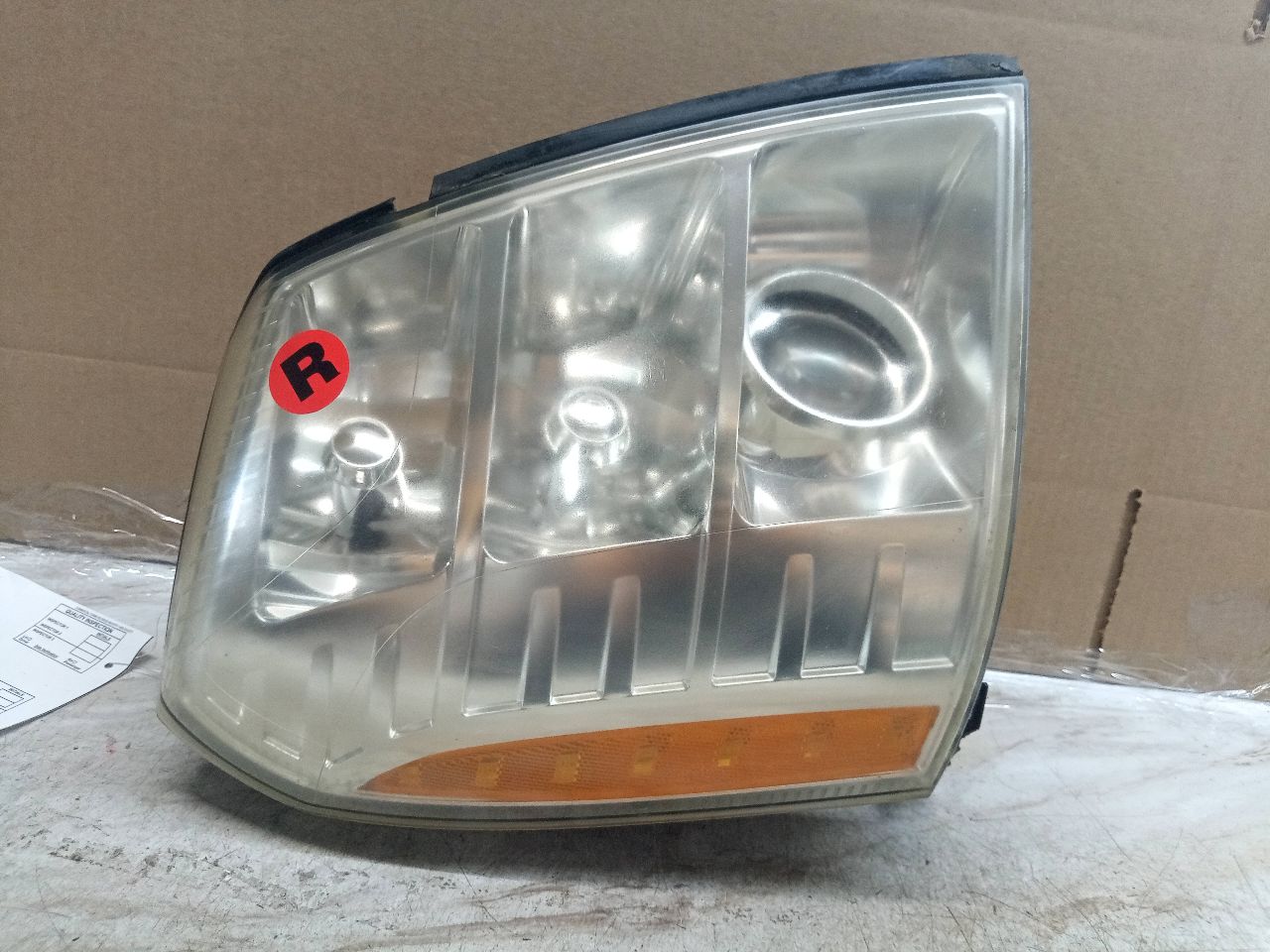 2007 CADILLAC ESCALADE 8cyl 6.2 liter gasoline Right HEADLAMP ASSEMBLY - 213671