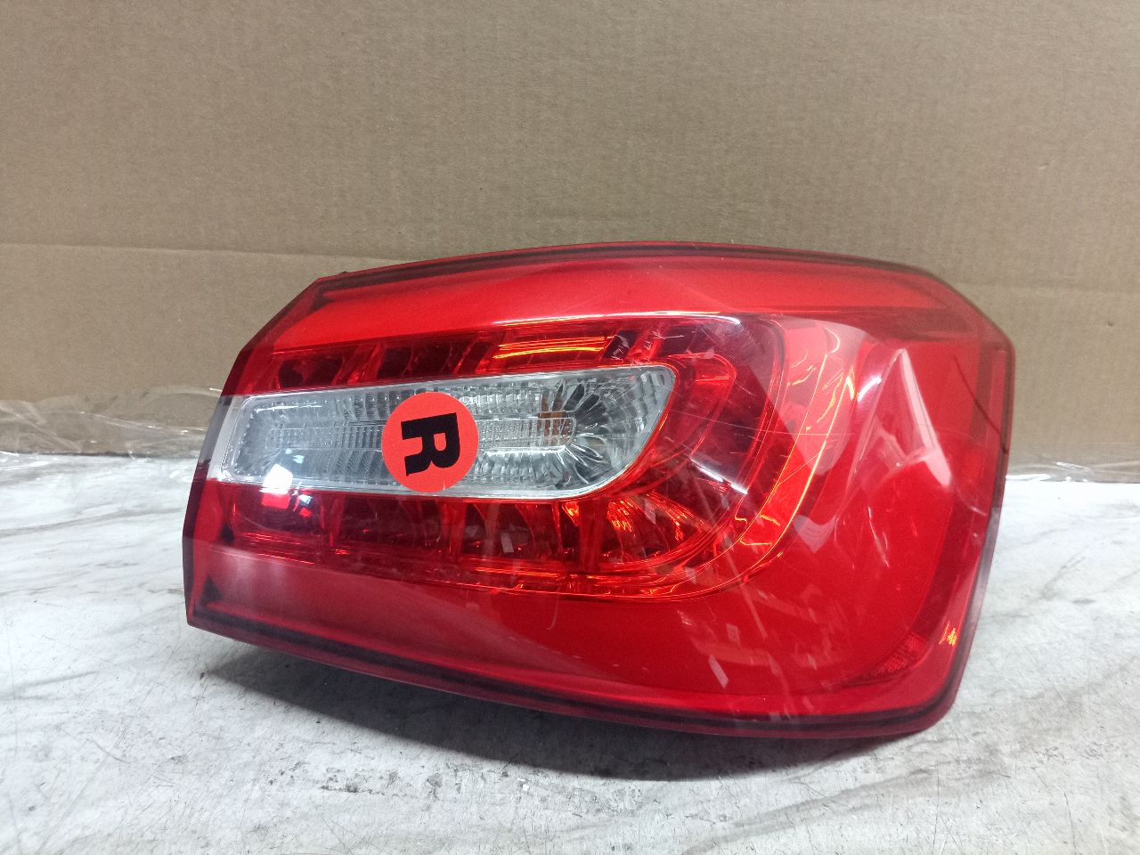2016 KIA CADENZA 6cyl Gasoline 3.3 Right TAIL LAMP - 213676