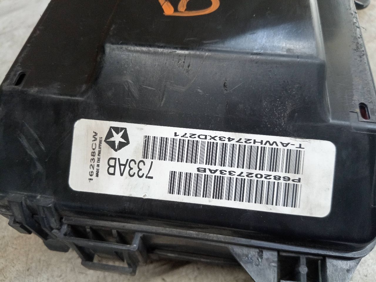 2014 CHRYSLER 300 6cyl Gasoline 3.6 Fuse Box, Engine - 213885 — photo 3