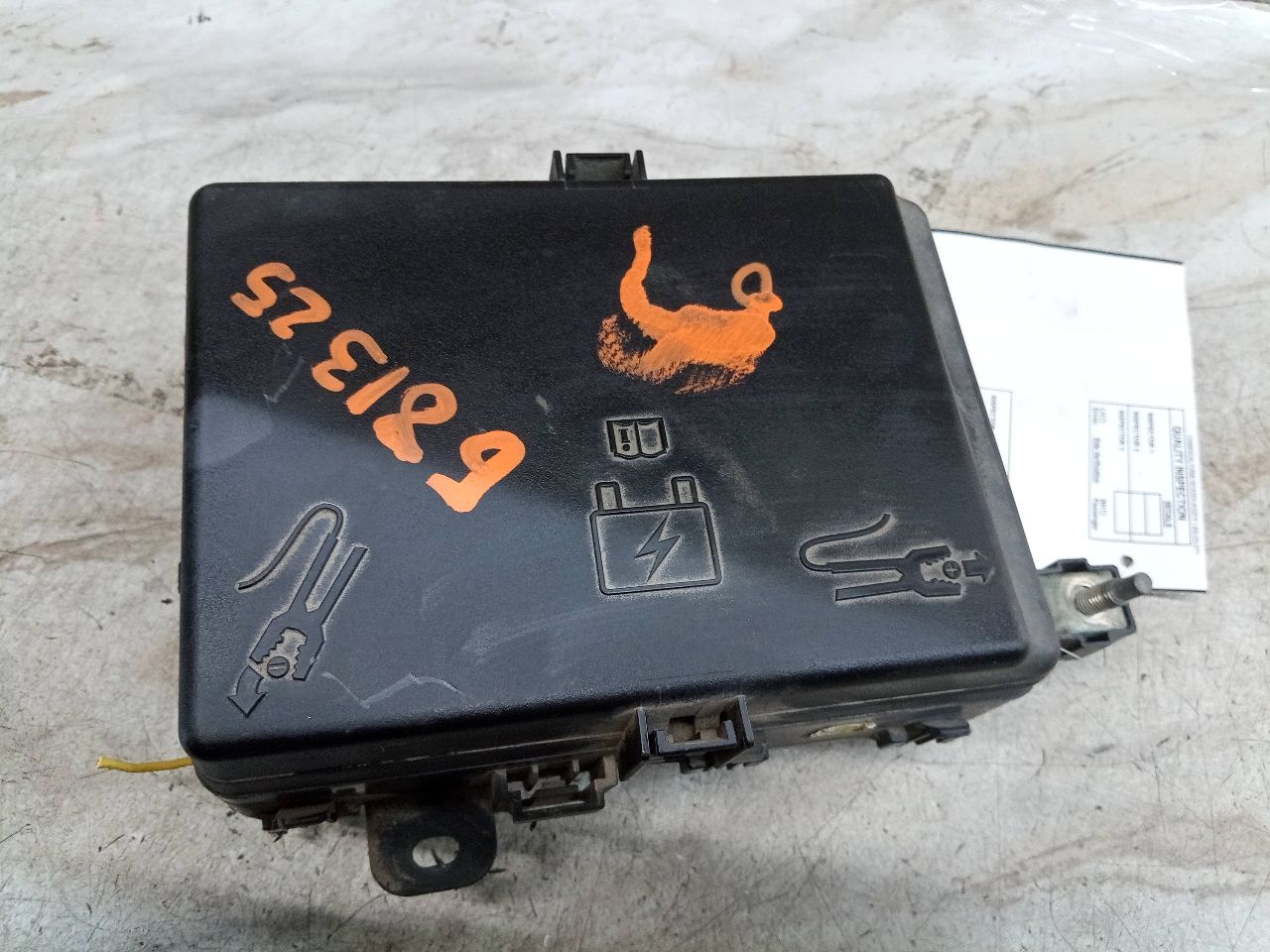 2014 CHRYSLER 300 6cyl Gasoline 3.6 Fuse Box, Engine - 213885 — photo 5