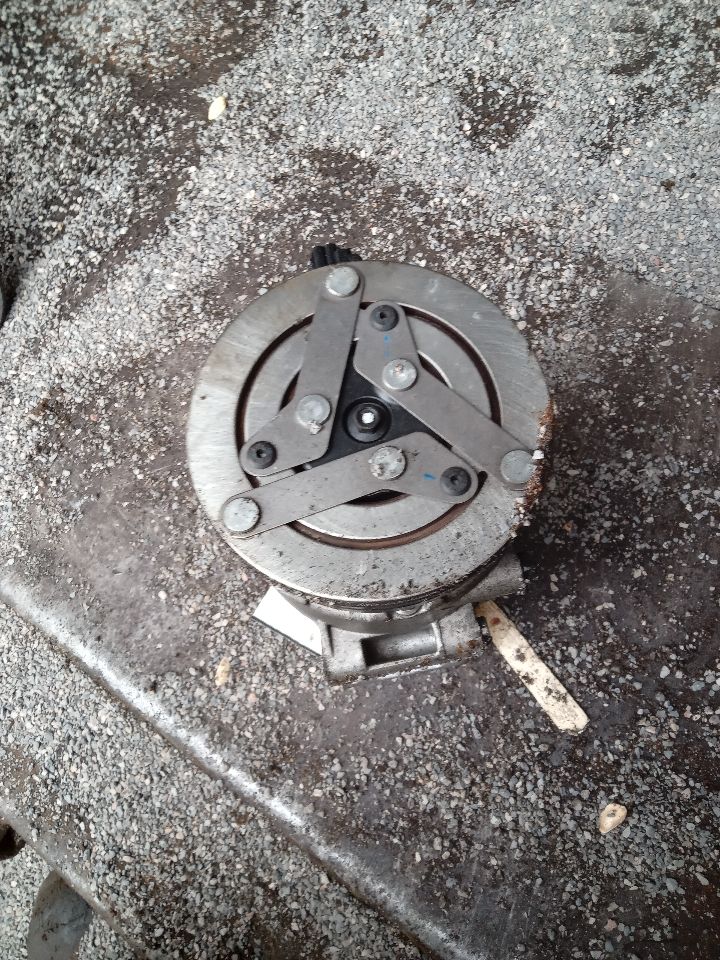 2012 FORD FOCUS 4cyl Gasoline 2.0 Flex AC COMPRESSOR - 214740 — photo 4