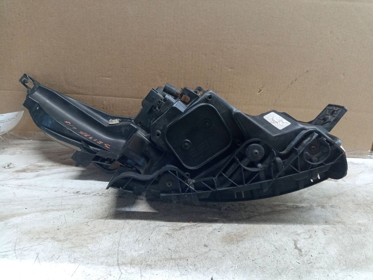 2011 FORD EXPLORER 6cyl Gasoline 3.5 Left HEADLAMP ASSEMBLY - 215106 — photo 4