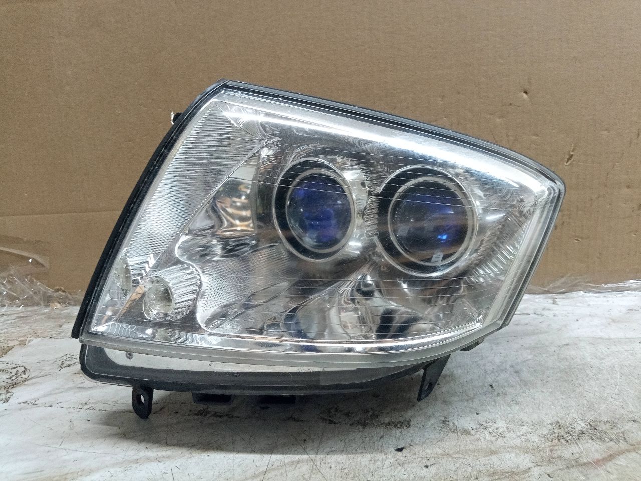 2008 CADILLAC STS Right HEADLAMP ASSEMBLY - 215818