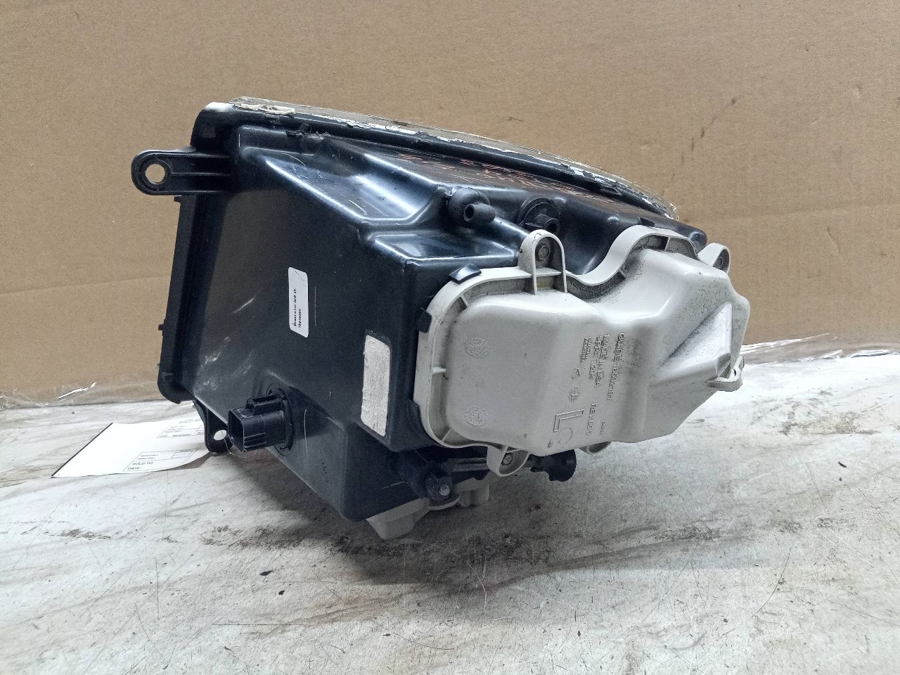 2008 CADILLAC STS Left HEADLAMP ASSEMBLY - 215819 — photo 2