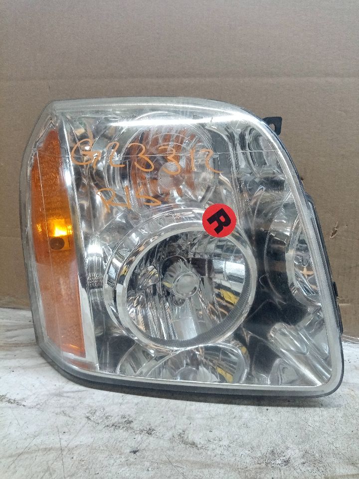 2011 GMC YUKON 8cyl hybrid 6.0 liter Right HEADLAMP ASSEMBLY - 216349