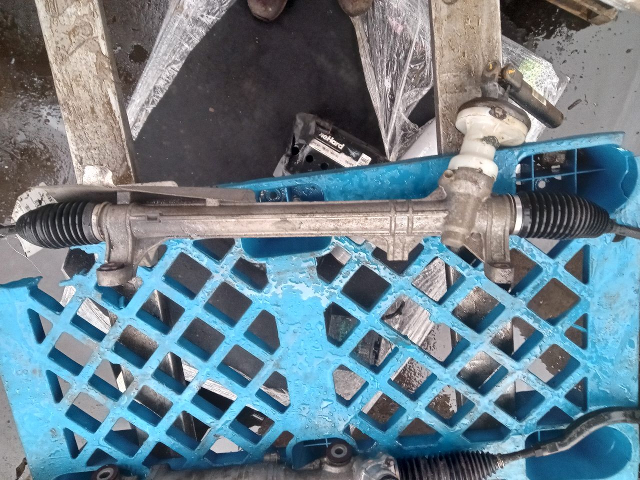 2016 KIA SORENTO 6cyl Gasoline 3.3 STEERING GEAR RACK - 216945 — photo 1