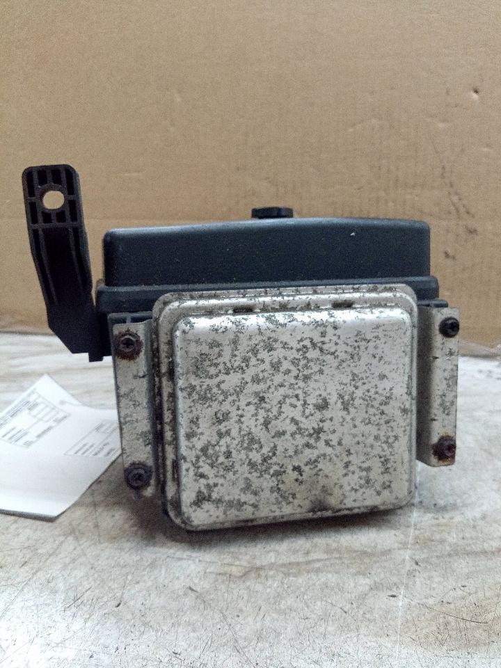2003 DODGE 2500 PICKUP 8cyl Gasoline 5.7 HEMI Fuse Box, Engine - 217042 — photo 4