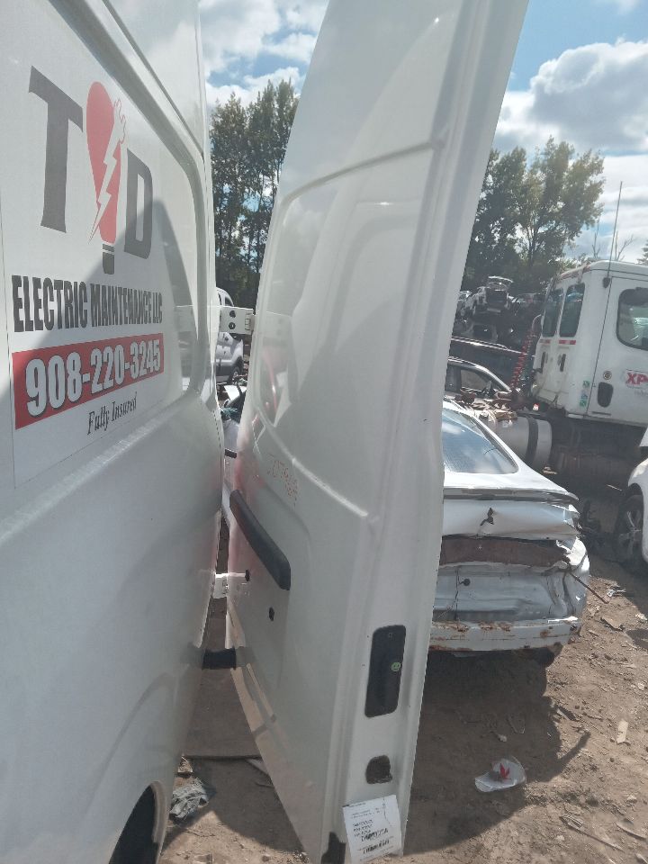 2017 NISSAN NV 2500 4.0L 6cyl Gasoline VVT Left Dr Assm, Rear Back - 217076 — photo 3