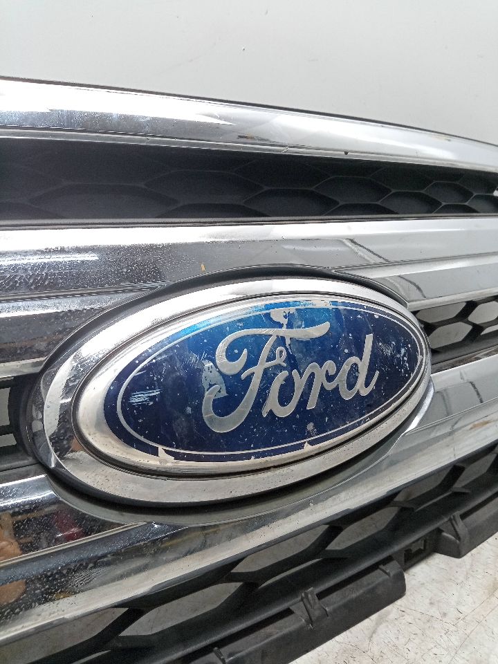 2012 FORD EDGE 6cyl Gasoline 3.5 GRILLE - 217215 — photo 2