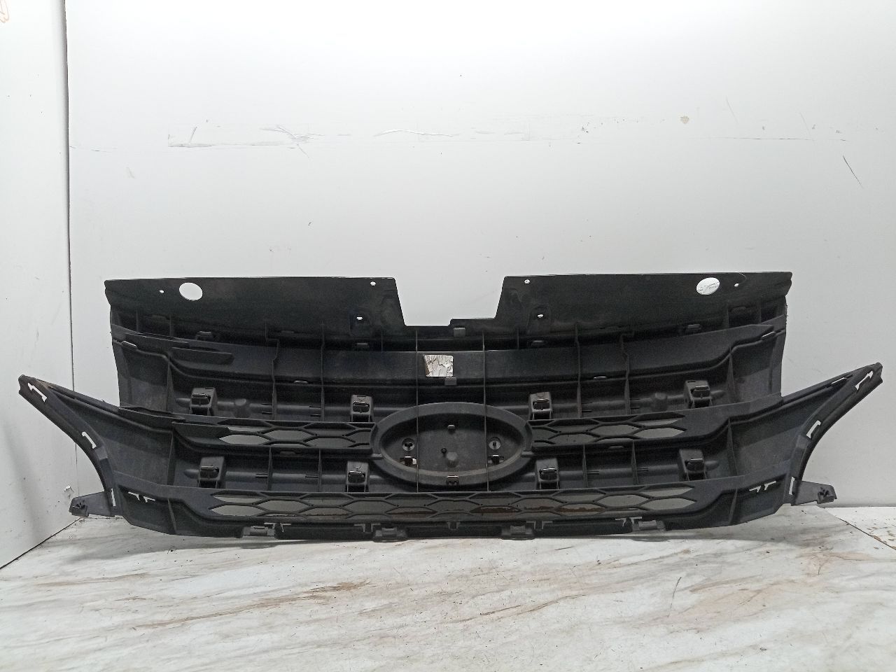 2012 FORD EDGE 6cyl Gasoline 3.5 GRILLE - 217215 — photo 3