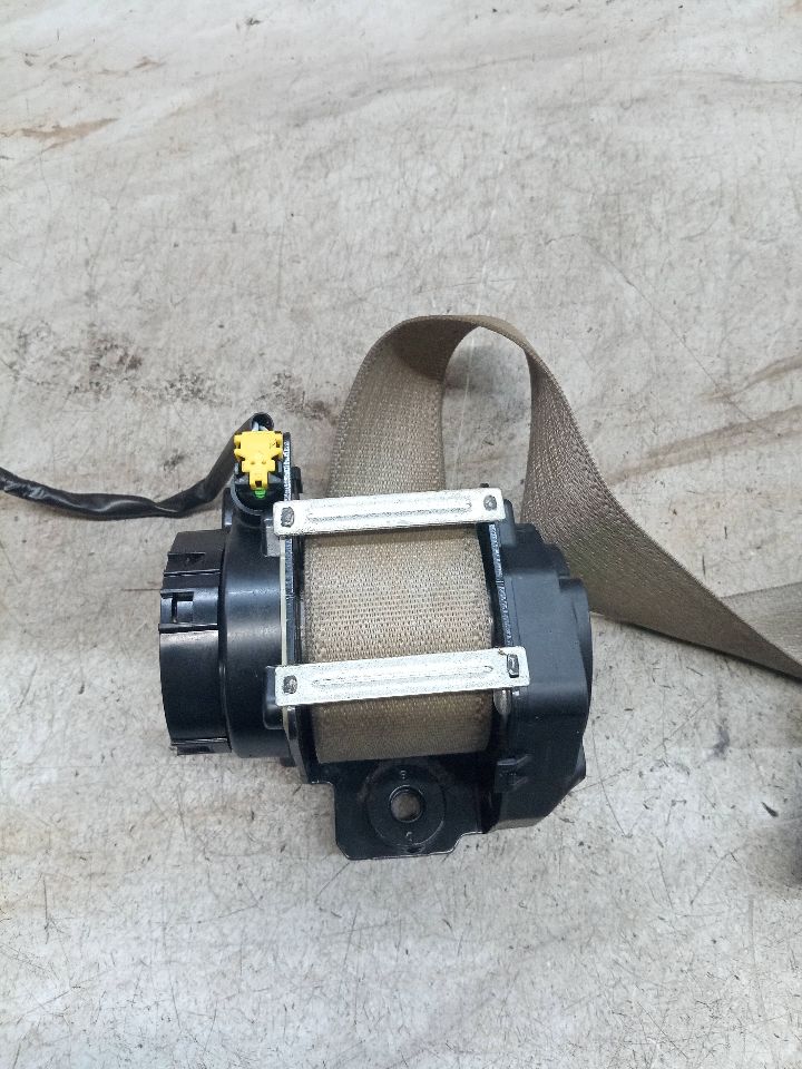 2010 FORD TAURUS 6cyl Gasoline 3.5 Seat Belt, Front - 217456 — photo 5