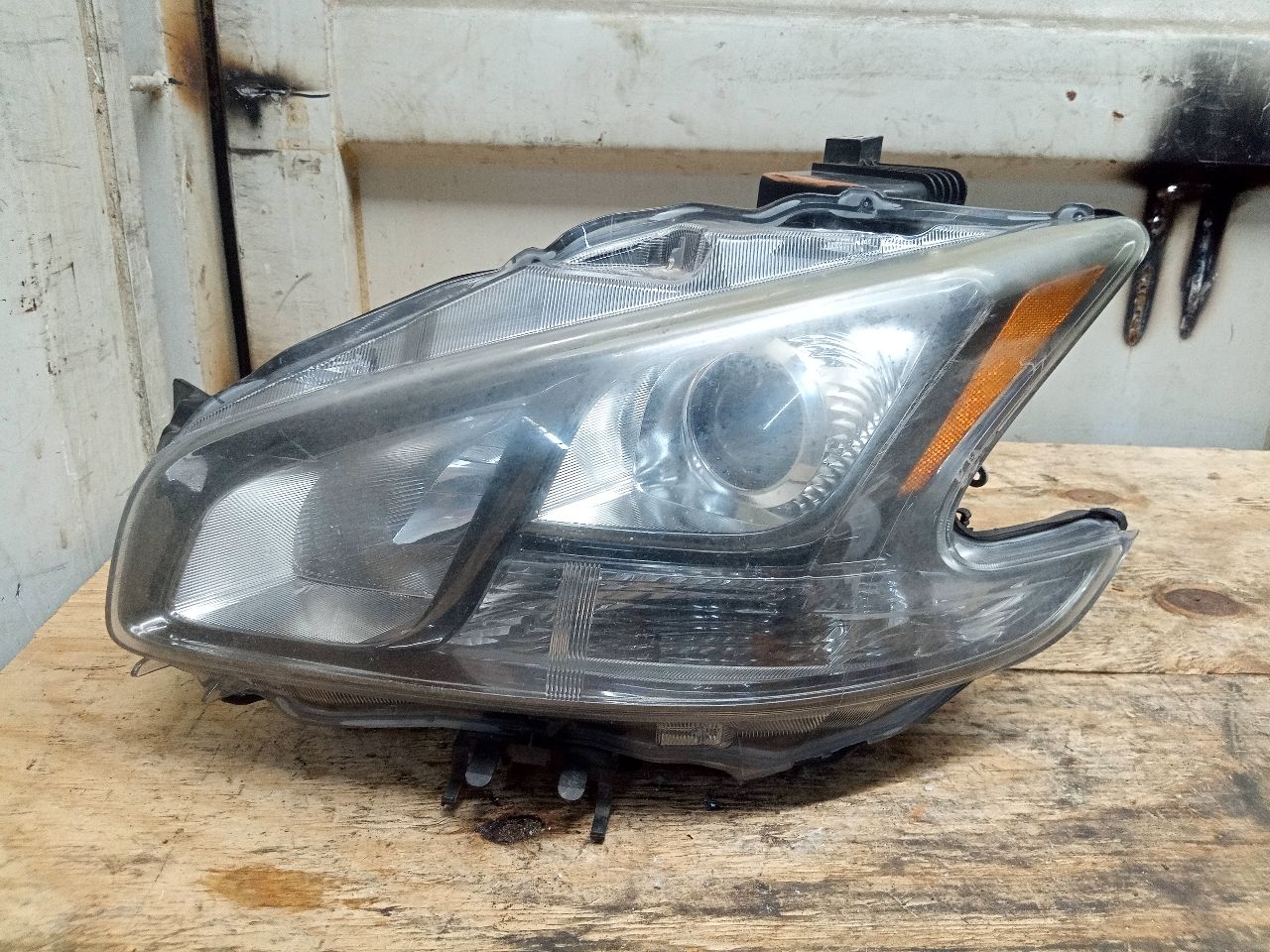 2011 NISSAN MAXIMA Left HEADLAMP ASSEMBLY - 217573