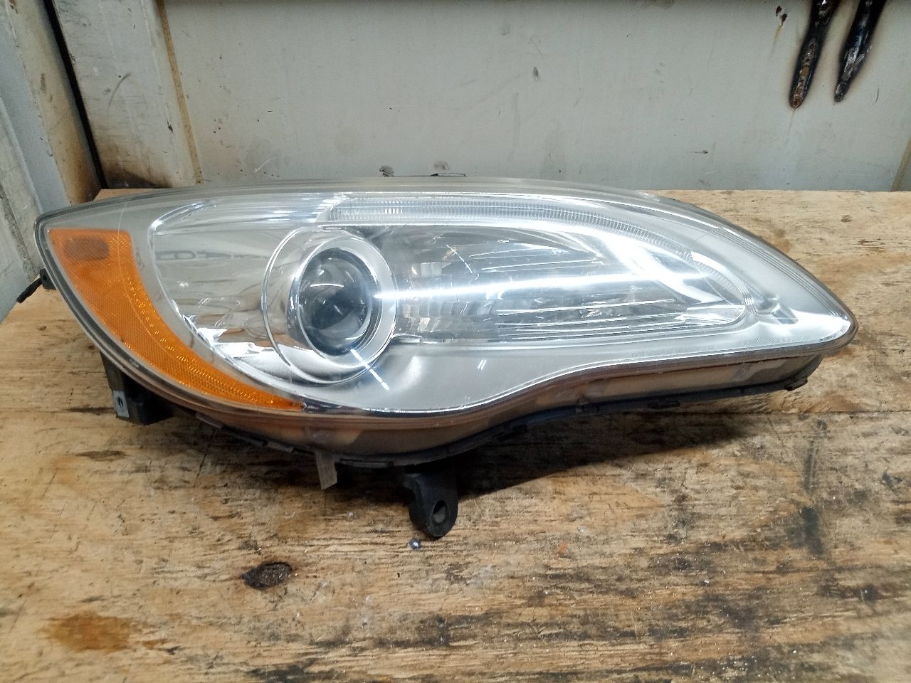 2013 CHRYSLER 200 6cyl Gasoline 3.6 Right HEADLAMP ASSEMBLY - 217574