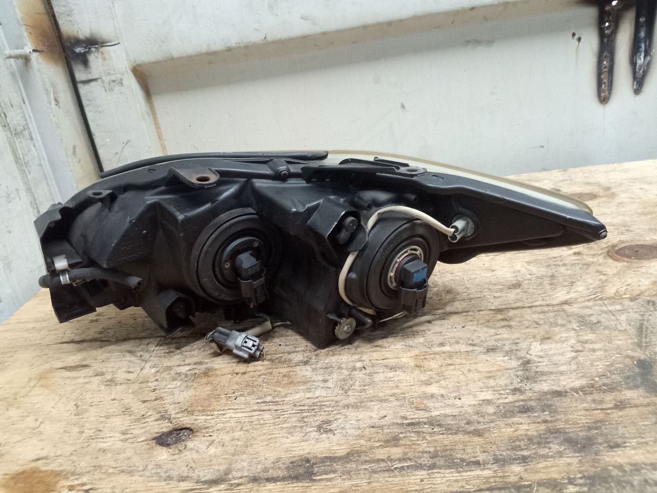2009 SCION XB Right HEADLAMP ASSEMBLY - 217595 — photo 2