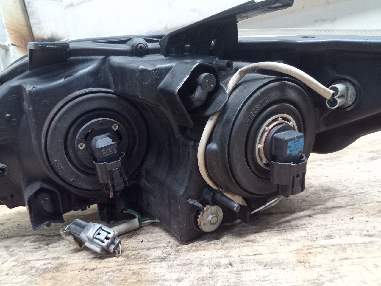 2009 SCION XB Right HEADLAMP ASSEMBLY - 217595 — photo 3