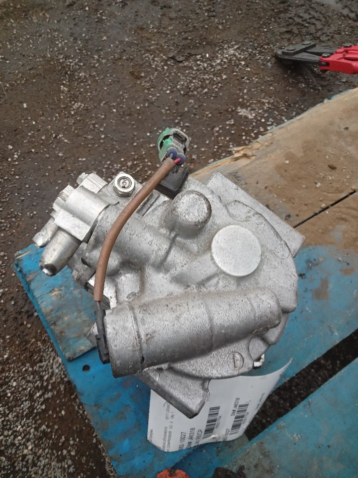 2017 SUBARU LEGACY 4cyl Gasoline 2.5 AC COMPRESSOR - 217704 — photo 4