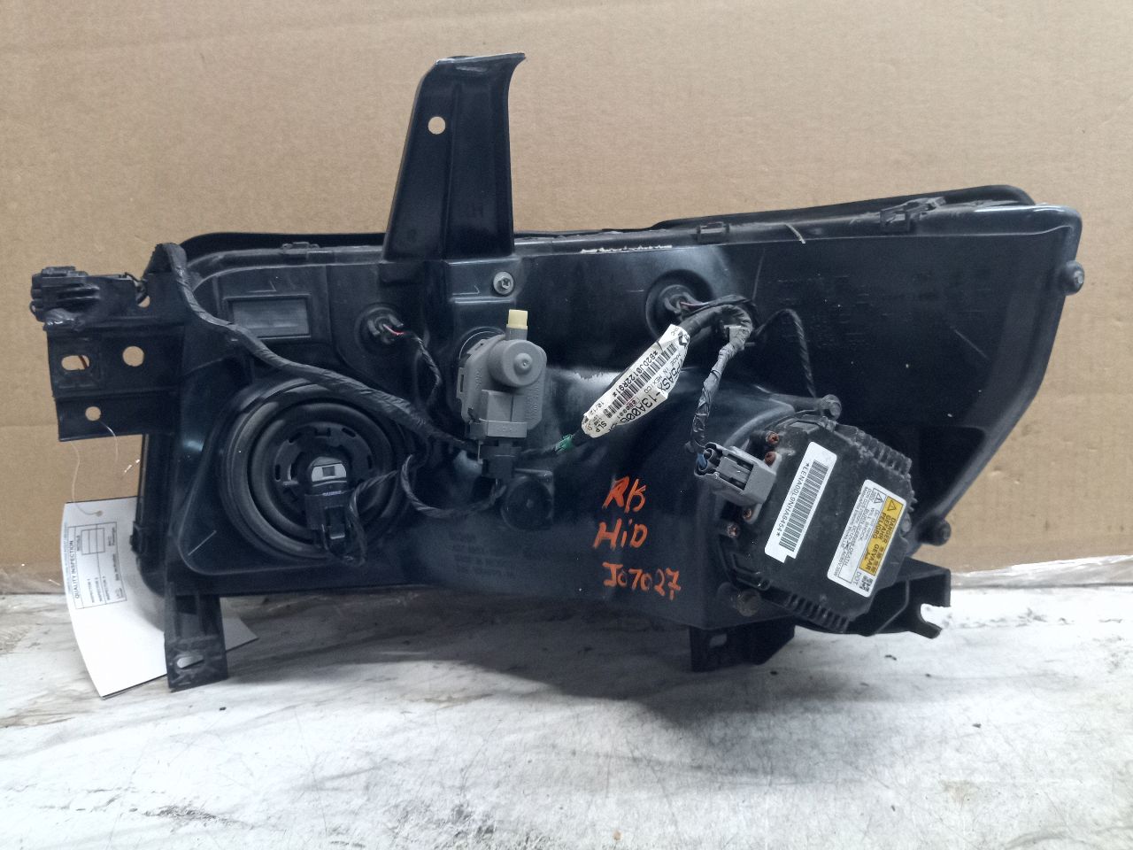 2005 INFINITI QX56 8cyl Gasoline 5.6 Right HEADLAMP ASSEMBLY - 218290 — photo 2