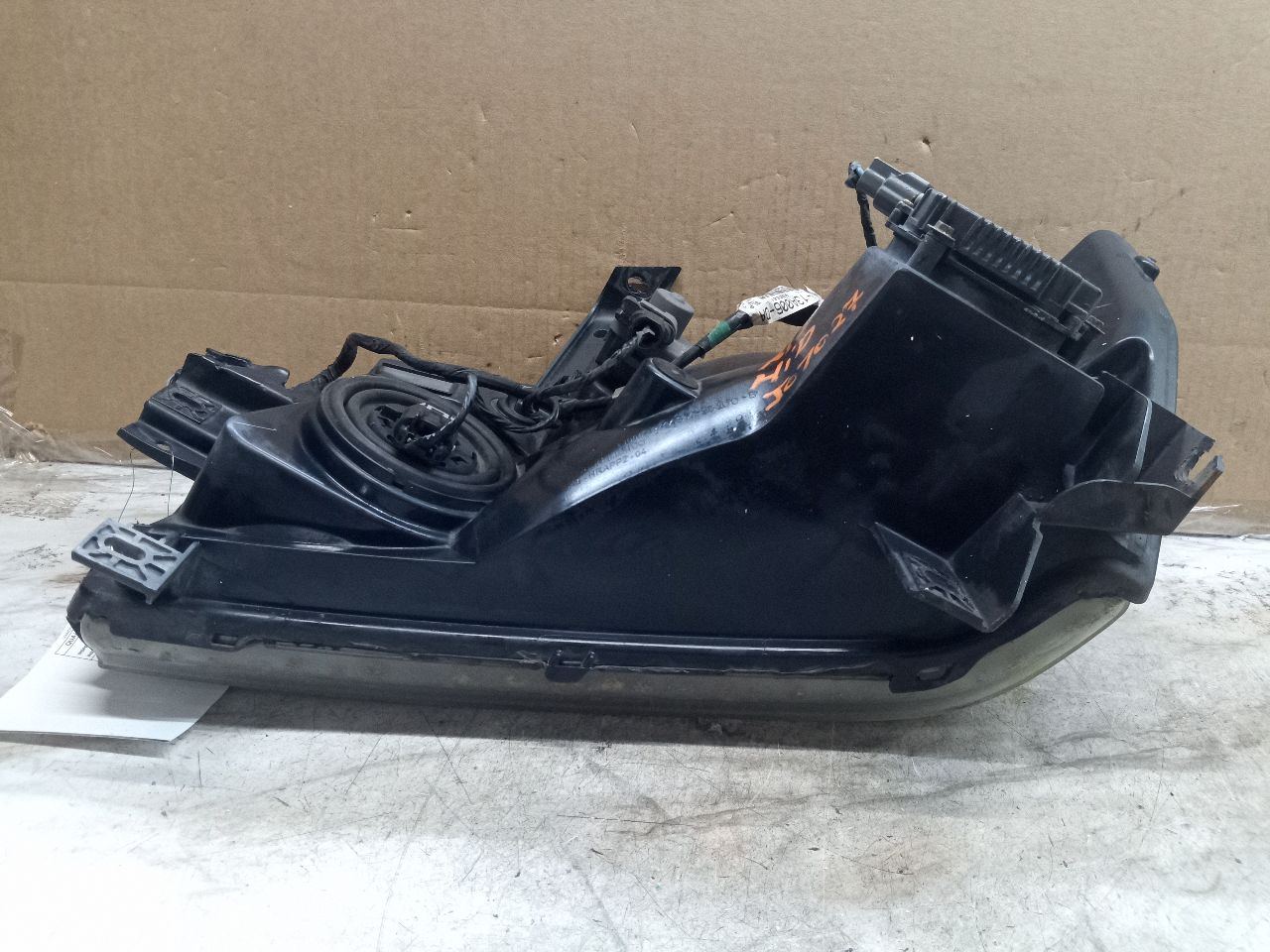 2005 INFINITI QX56 8cyl Gasoline 5.6 Right HEADLAMP ASSEMBLY - 218290 — photo 5