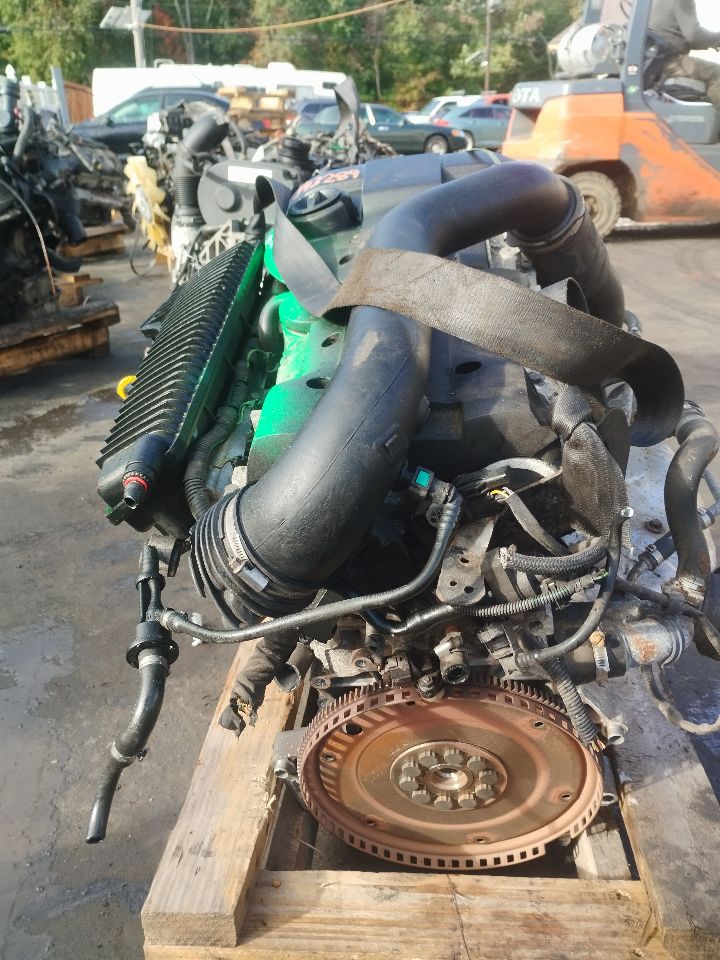 2011 VOLVO 40 SERIES 5cyl Gasoline Turbo 2.5 ENGINE ASSEMBLY - 218553 — photo 3