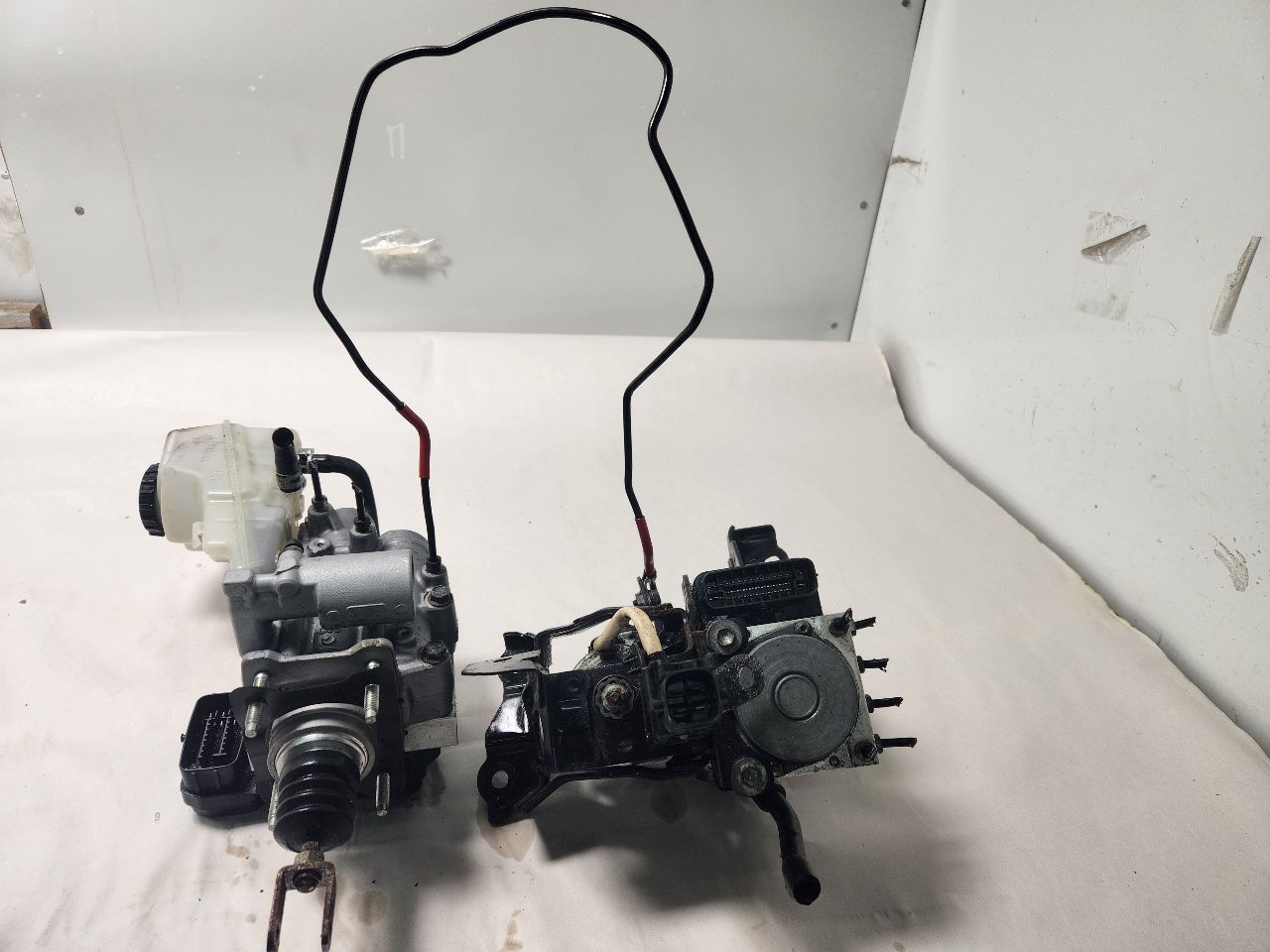 2016 TOYOTA PRIUS 4cyl Hybrid 1.8 Anti-lock Brake Pts - 219400
