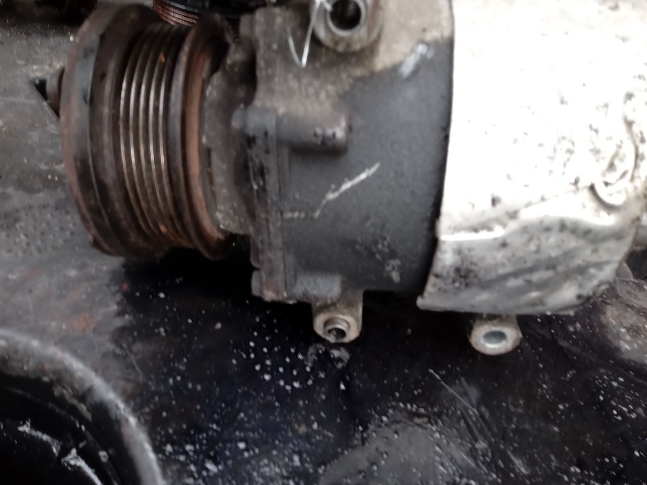 2006 LINCOLN NAVIGATOR 8cyl Gasoline 5.4 AC COMPRESSOR - 219816 — photo 4