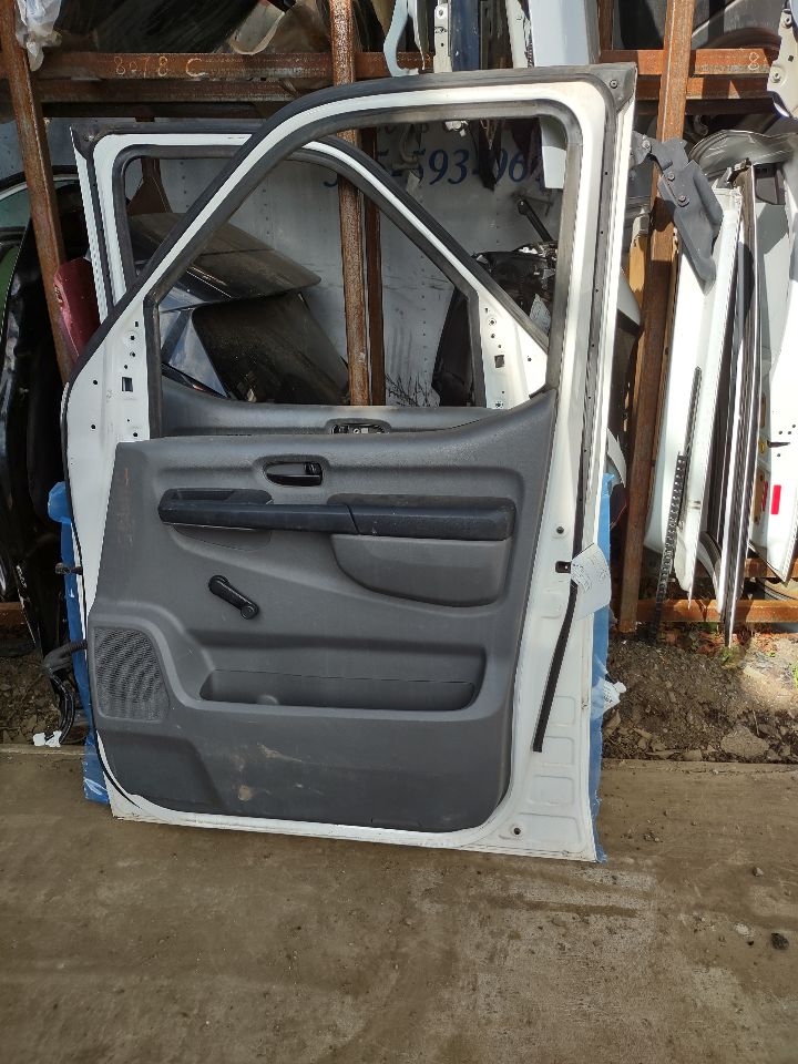 2012 NISSAN NV 1500 6cyl Gasoline 4.0 Right DOOR ASSEMBLY, FR - 220002
