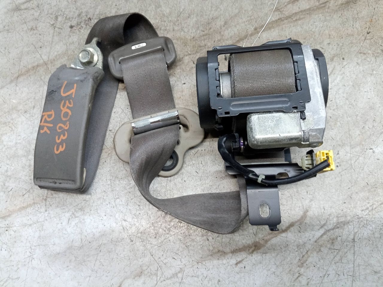 2010 HONDA CR-V 4cyl Gasoline 2.4 Seat Belt, Front - 223595 — photo 1