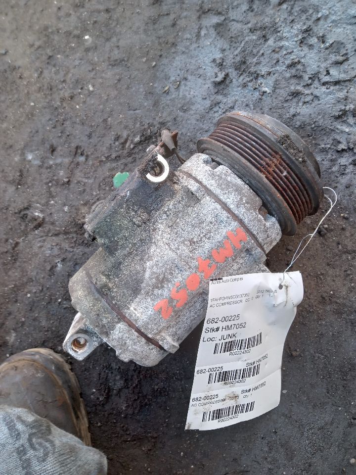 2012 FORD TAURUS 6cyl Gasoline 3.5 AC COMPRESSOR - 224302 — photo 1