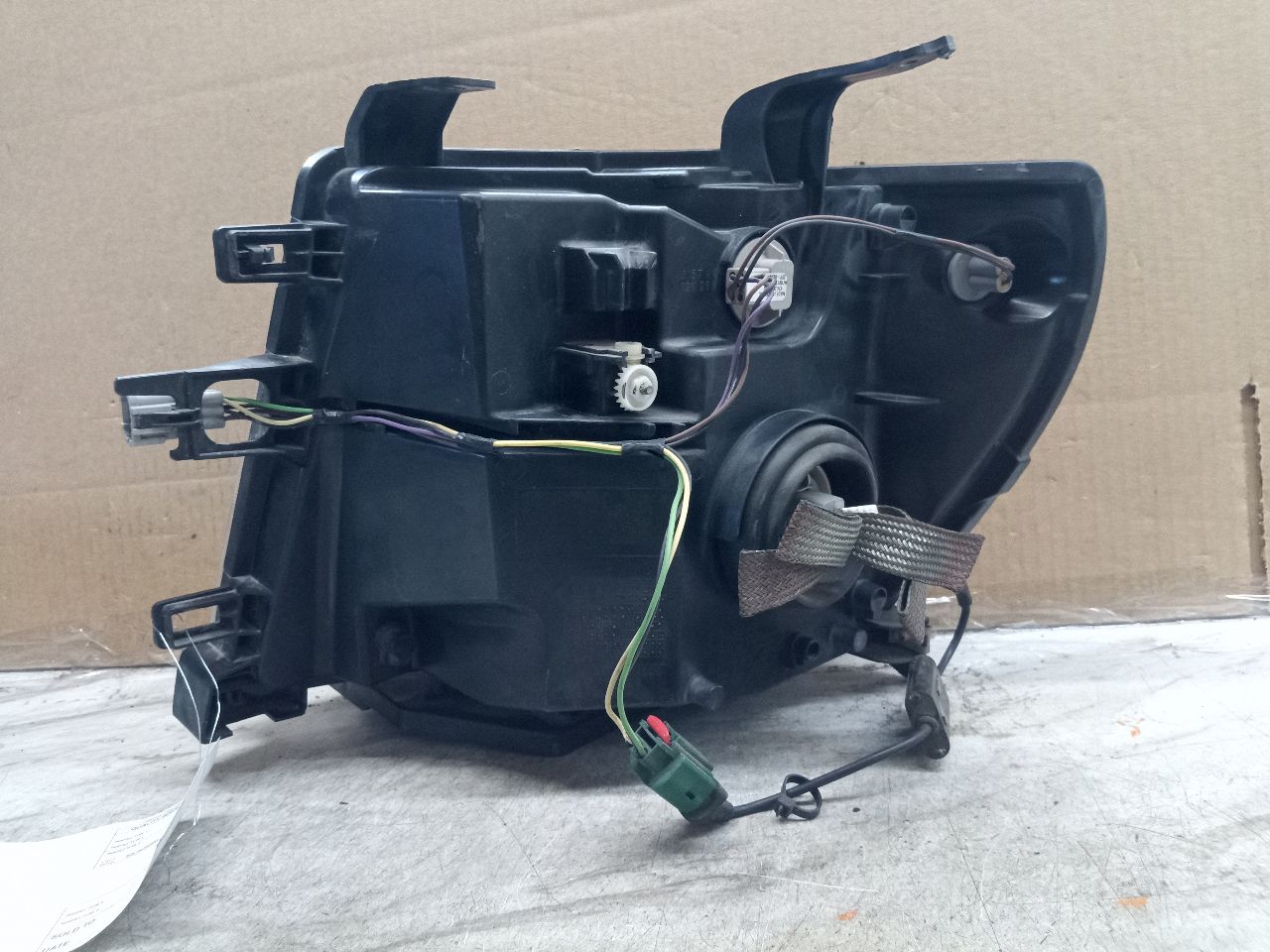 2017 NISSAN NV 2500 4.0L 6cyl Gasoline VVT Right HEADLAMP ASSEMBLY - 224639 — photo 2