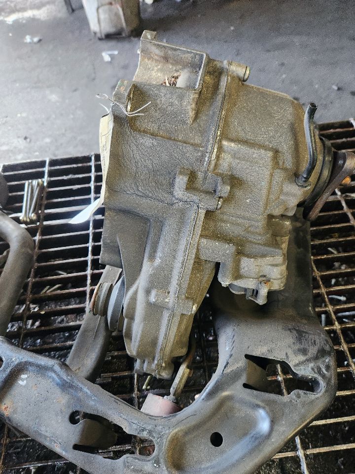 2013 BMW X6 8cyl Gasoline Turbo 4.4 TRANSFER CASE ASSY - 226222 — photo 1