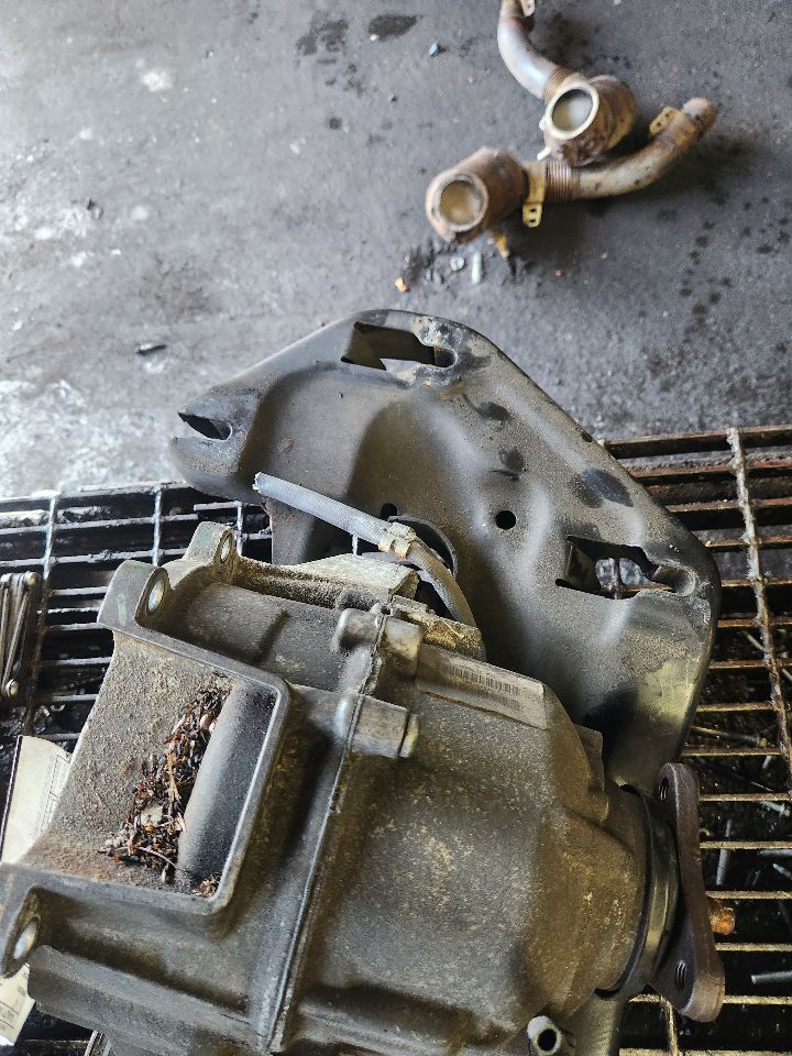 2013 BMW X6 8cyl Gasoline Turbo 4.4 TRANSFER CASE ASSY - 226222 — photo 2