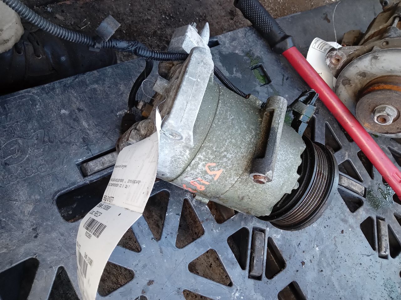 2016 FORD ESCAPE 4cyl 1.6 EcoBoost AC COMPRESSOR - 226581 — photo 2