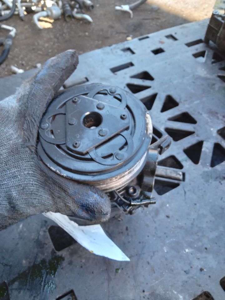2012 NISSAN VERSA 4cyl Gasoline 1.6 DOHC AC COMPRESSOR - 226587 — photo 4