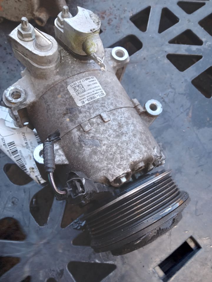 2016 FORD FIESTA 4cyl Gasoline 1.6 AC COMPRESSOR - 226589 — photo 2