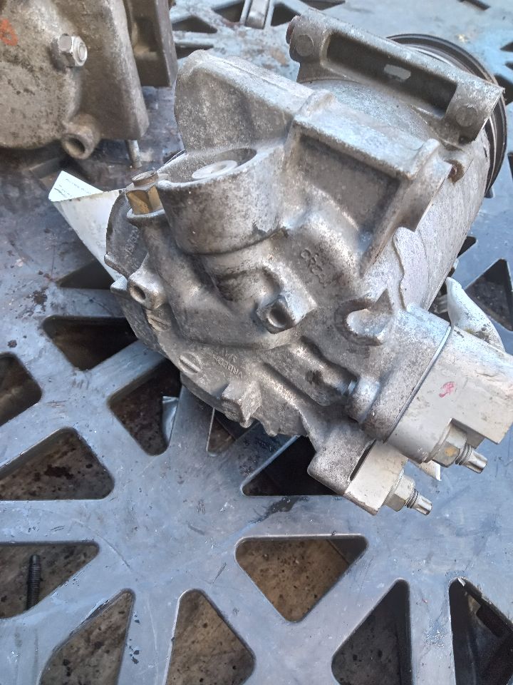 2016 FORD FIESTA 4cyl Gasoline 1.6 AC COMPRESSOR - 226589 — photo 6