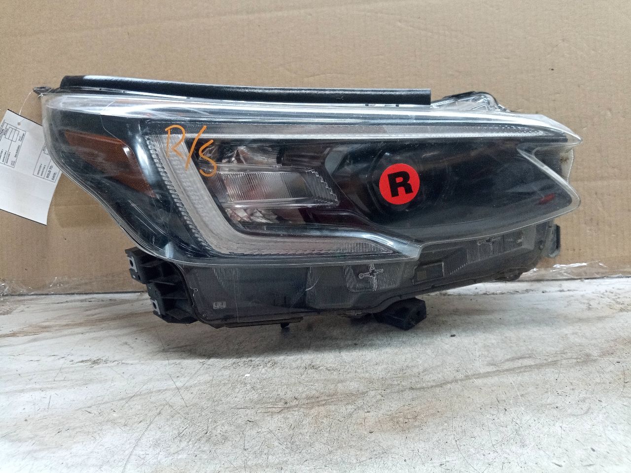 2020 SUBARU LEGACY 2.5L 4cyl Gasoline VVT Right HEADLAMP ASSEMBLY - 226611 — photo 1