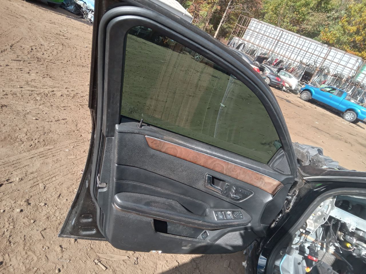 2015 MERCEDES-BENZ E-CLASS Left DOOR ASSEMBLY, FR - 227285 — photo 3