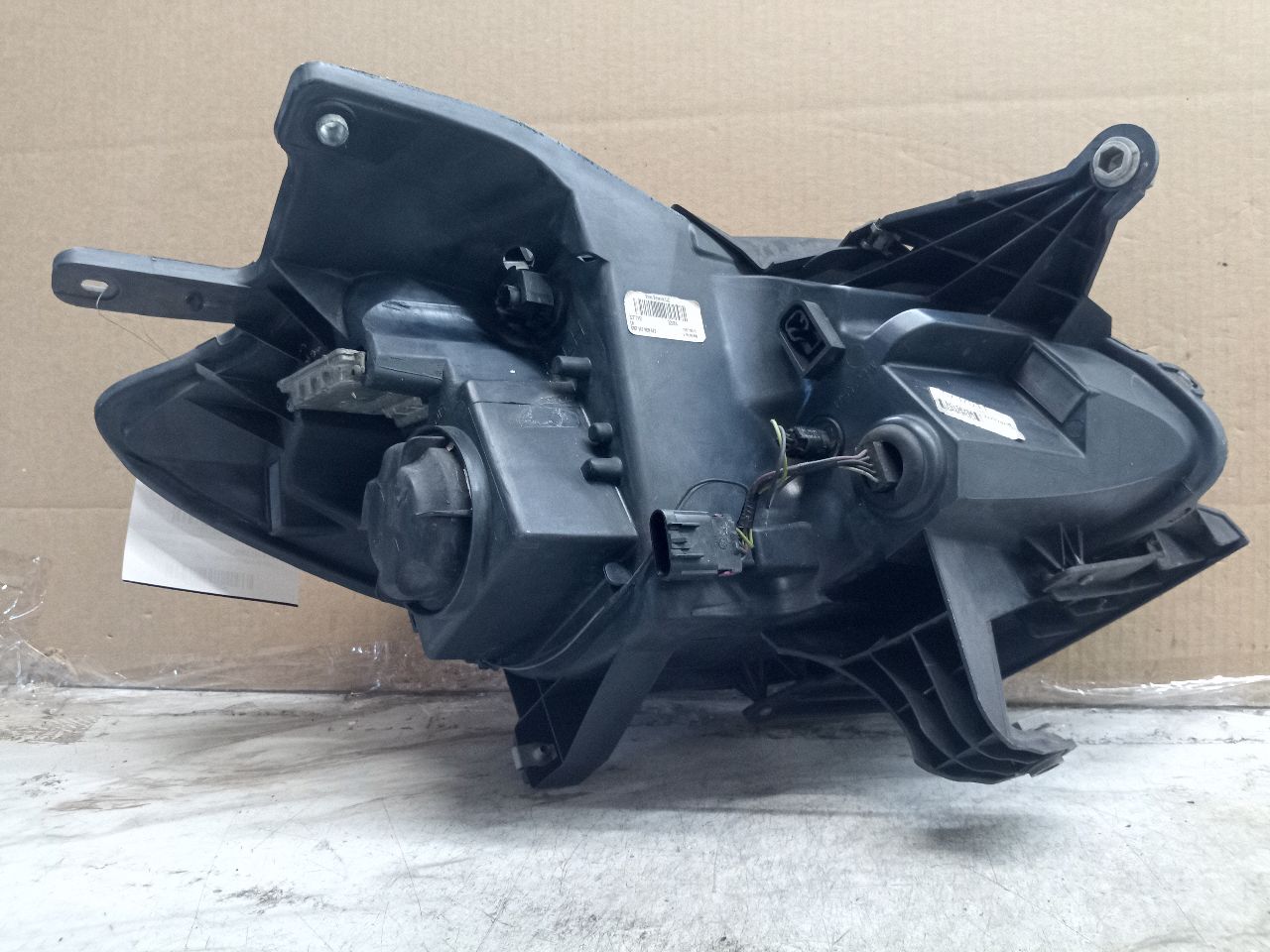 2011 BUICK ENCLAVE 6cyl Gasoline 3.6 Left HEADLAMP ASSEMBLY - 227733 — photo 2